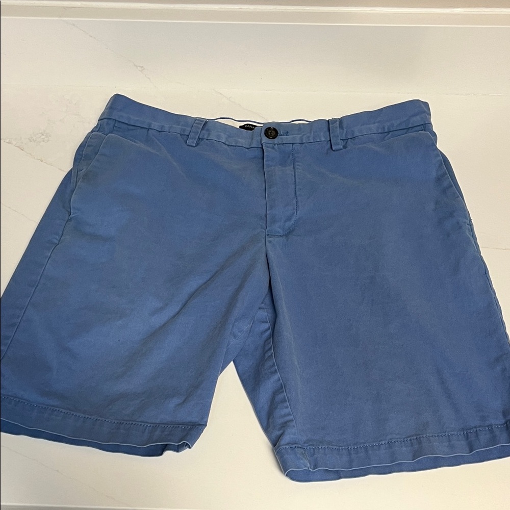 Banana Republic Men's Flat Front Blue Shorts Size 34